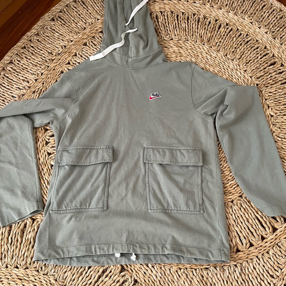 Men’s size small Nike hoodie.